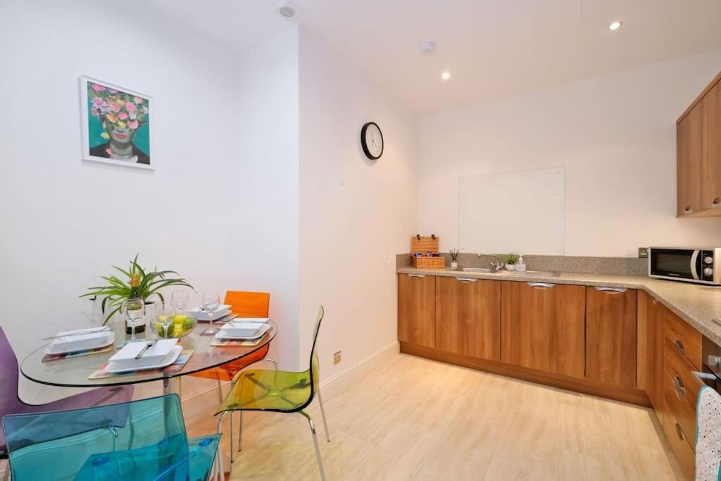 Modern & Spacious Apartment In City Centre 애버딘 외부 사진