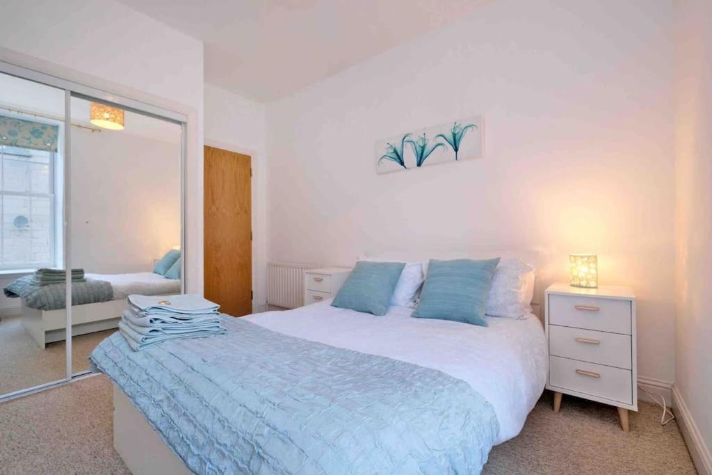Modern & Spacious Apartment In City Centre 애버딘 외부 사진